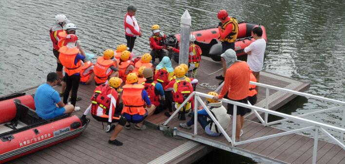 广东救援辅助队水上救生训练在德立水上运动俱乐部开展